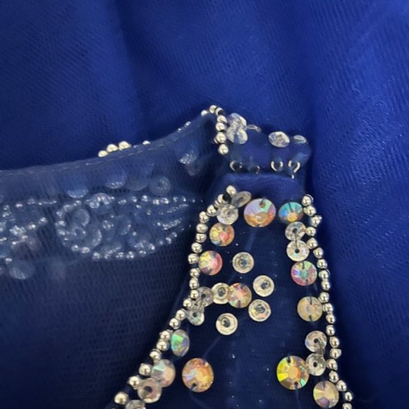 Dave & Johnny Gorgeous Blue Sequined Gown Size 1/2 - Picture 9 of 9